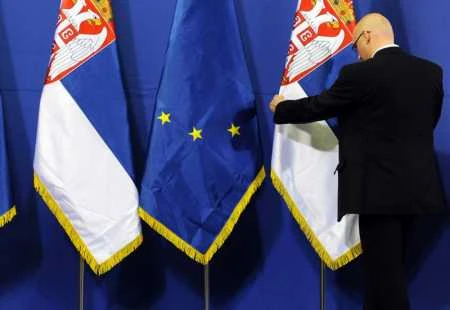 Od Nove godine povećane plaće i mirovine ... u Srbiji!