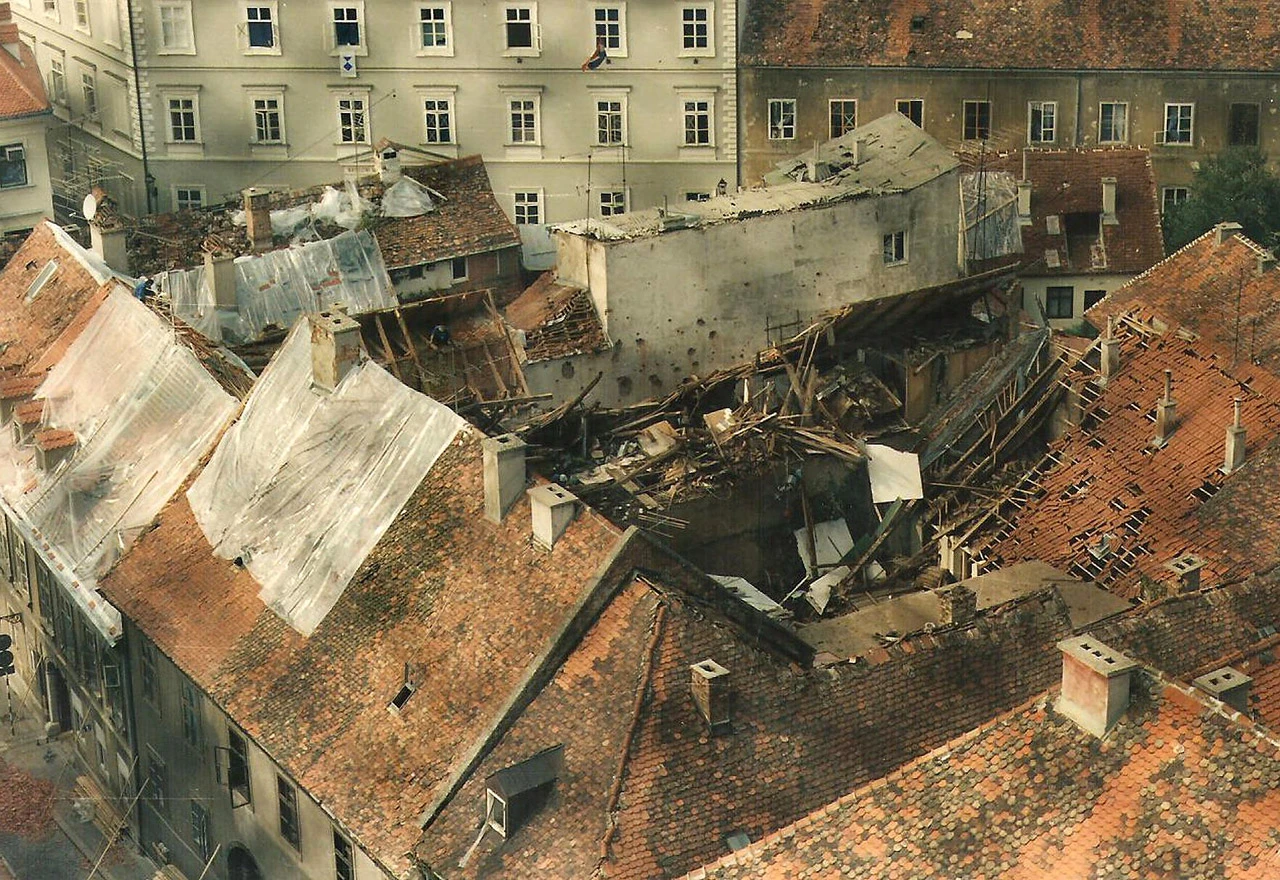 Pokrenuta istraga protiv šestorice časnika bivše JNA zbog raketiranja Banskih dvora