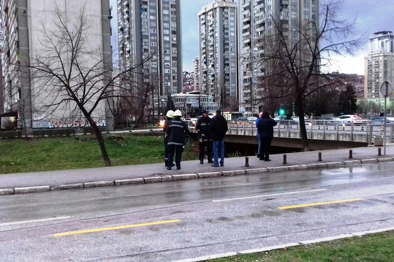 Potraga za mladićima koji su upali u Miljacku bit će nastavljena u četvrtak