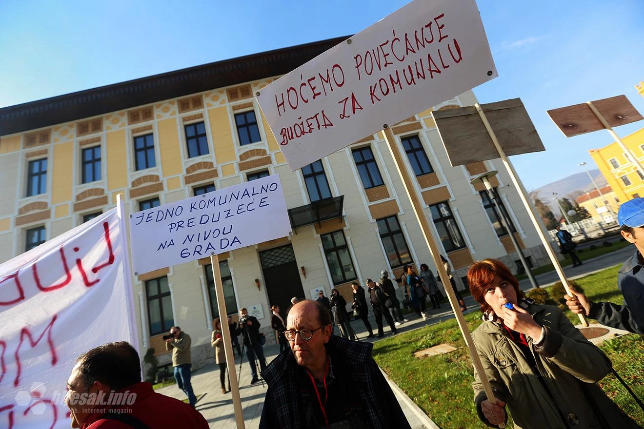 Radnici Komosa: Gradonačelnik baca prašinu u oči građanima