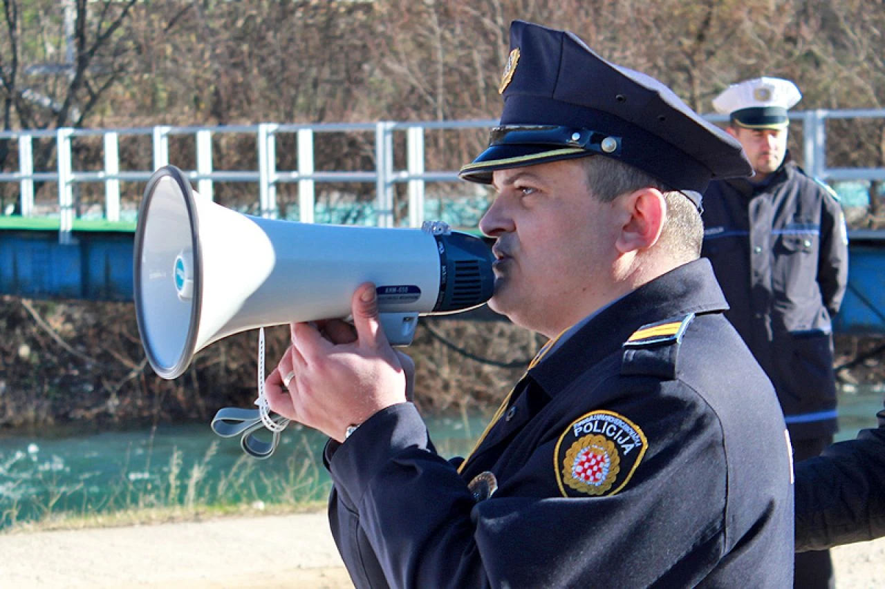 Policiji u ŽZH povećane plaće