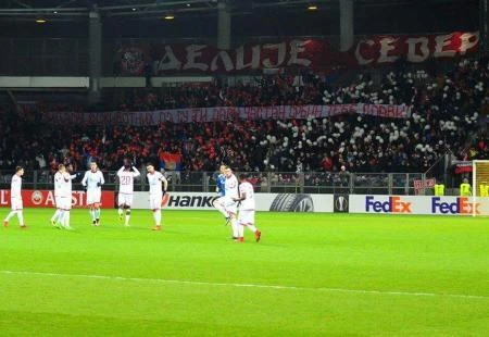 Navijači Crvene zvezde skandirali ratnom zločincu Ratku Mladiću