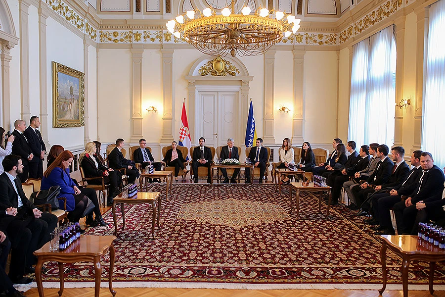 Mladež HDZ-a BiH Mostar u posjeti predsjedatelju Predsjedništva BiH