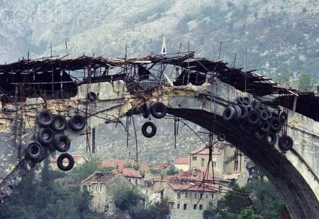 Na današnji dan 1993. godine je srušen Stari most u Mostaru