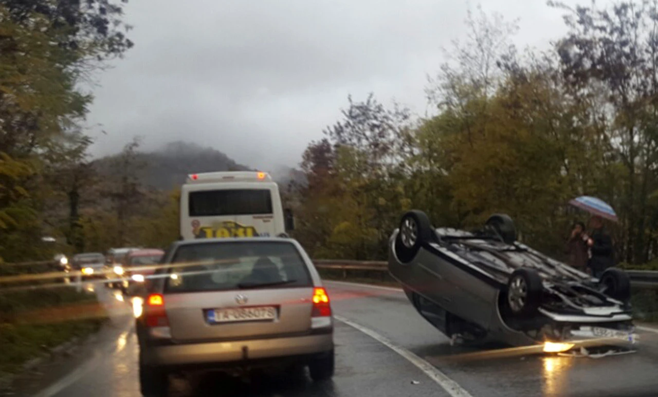 Konjic: Na magistrali izvrnuo auto na krov