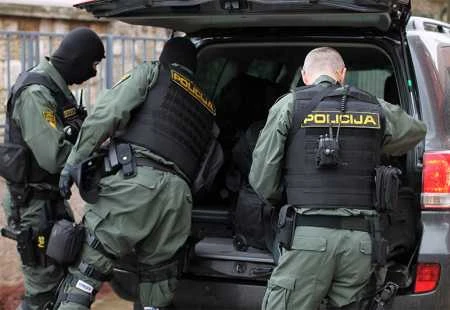 Službenici Federalne policije u Mostaru pretresli dvije lokacije i uhitili 33-godišnjakinju