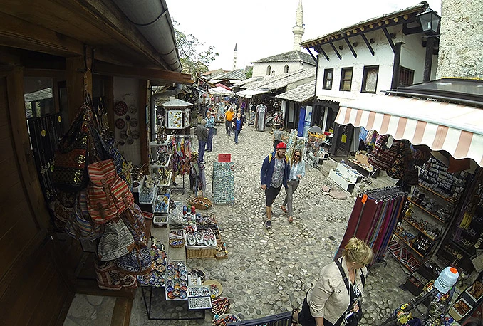 Mostar: Traži se tko će okrečiti Stari grad
