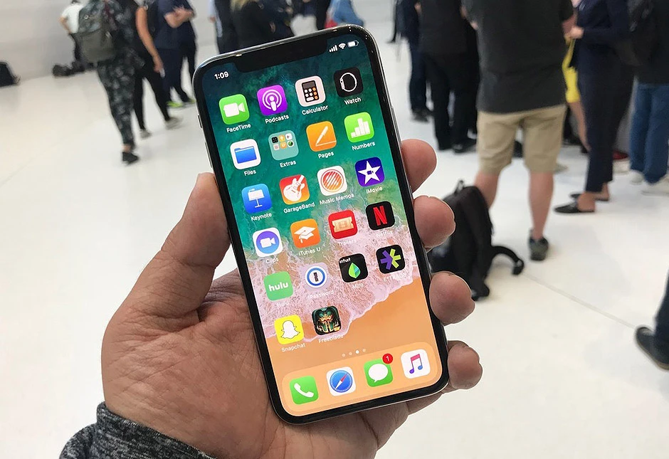Apple će ove godine isporučiti 20 milijuna iPhone X-a