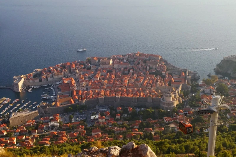 Dubrovnik: Srbi nisu izbačeni na ulicu, obnavljaju crkvu na Korčuli