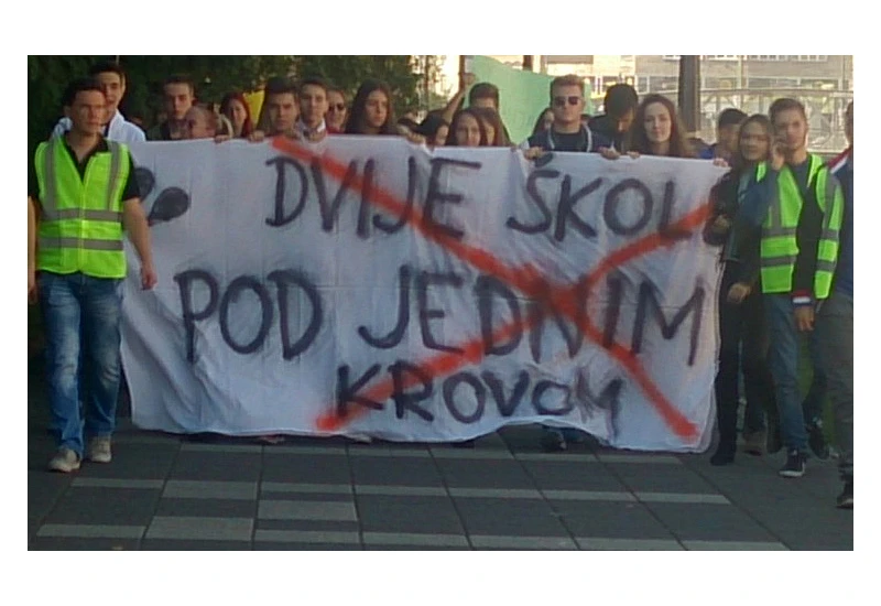 Srednjoškolci poručuju: Dvije škole pod jednim krovom moraju biti riješene