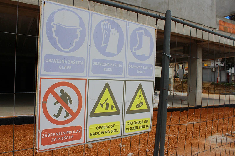 Radnici ispali iz korpe sa sedam metara visine