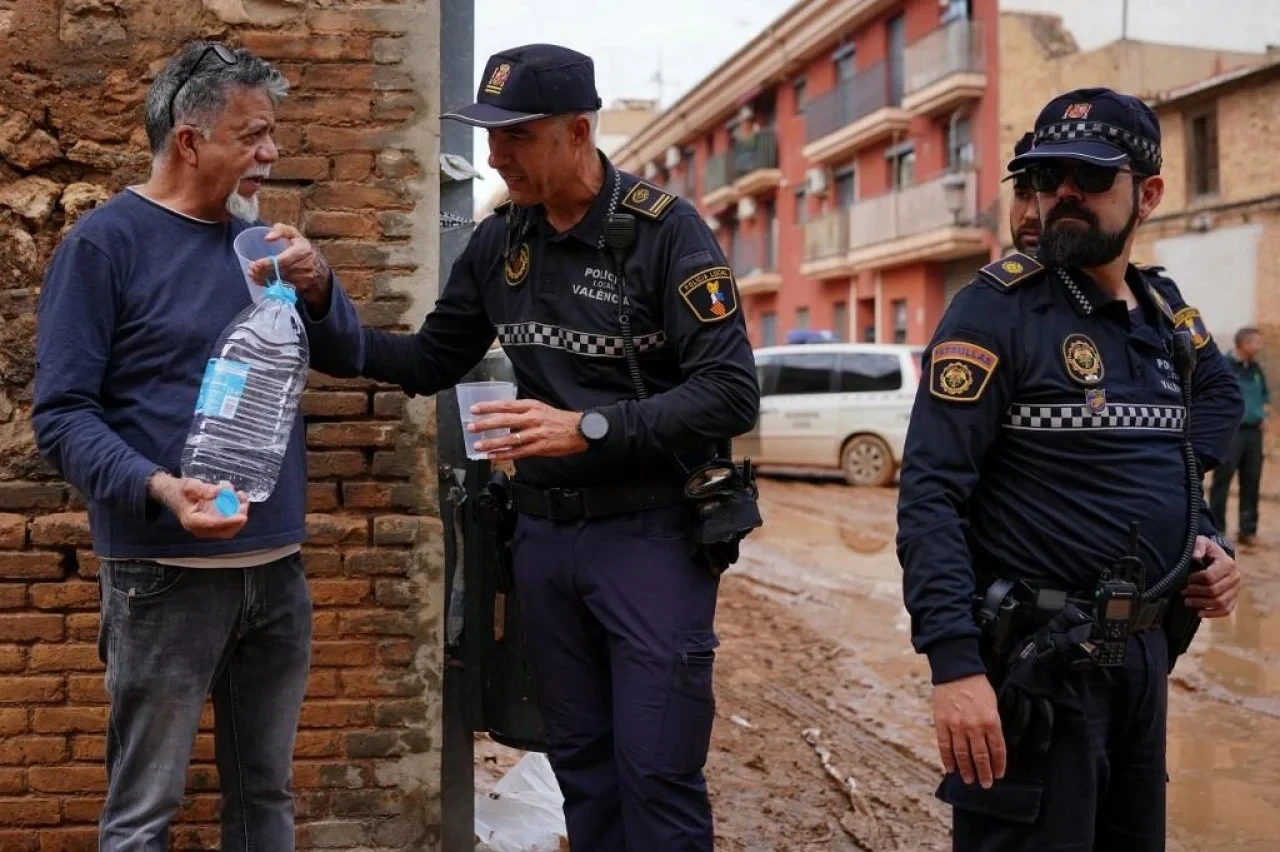 Kaos u Valenciji: Jedni traže preživjele, drugi pljačkaju napuštene kuće
