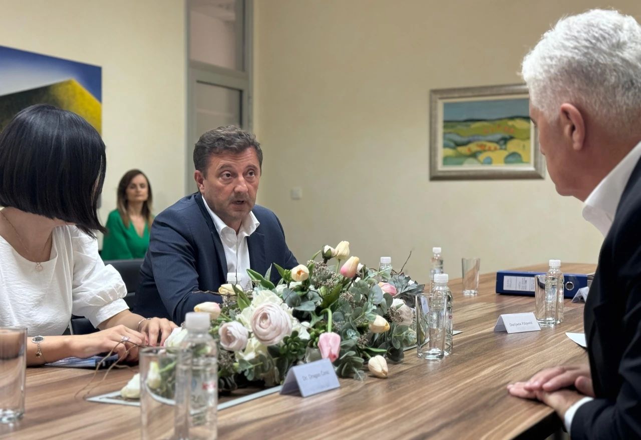 Ambicije: Super skromni Mario i super moćni Dragan