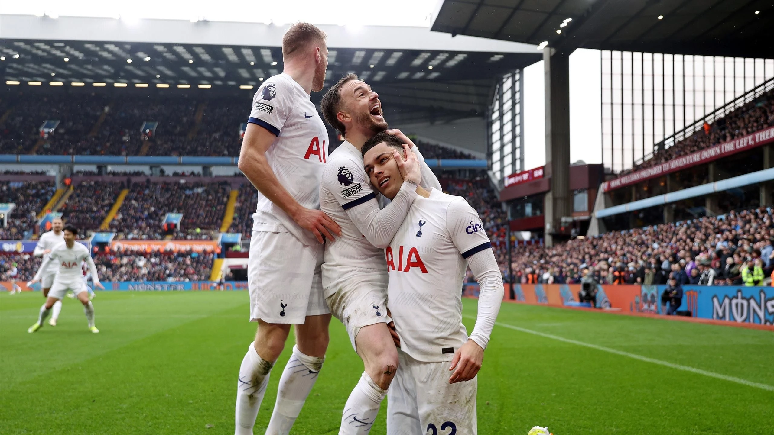 Tottenham nakon preokreta deklasirao Aston Villu, remi Uniteda i Chelseaja