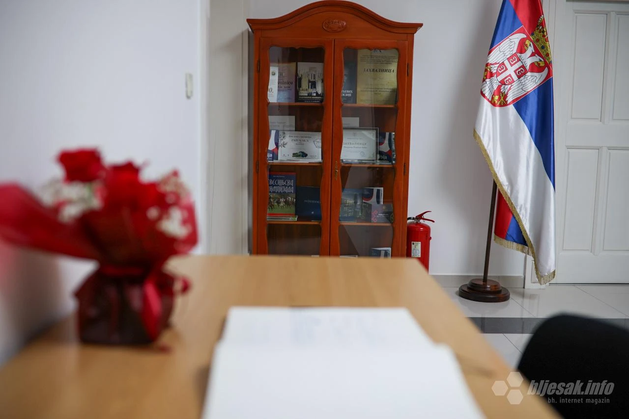 Mostar: Knjiga žalosti zbog tragedije u Novom Sadu