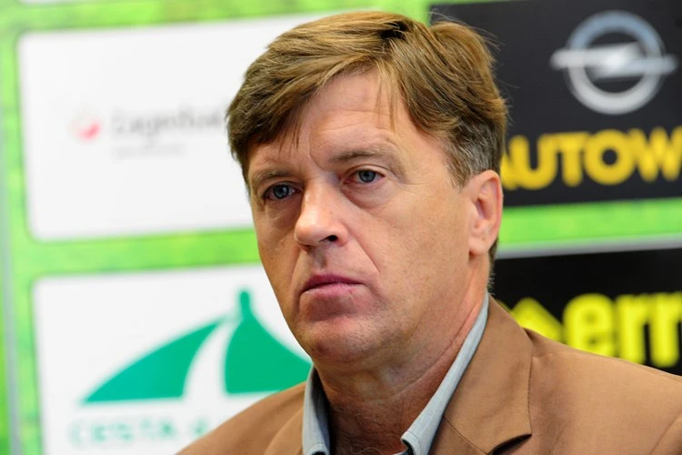 Bio je igrač, trener i sportski direktor Rijeke, a sada radi kao taksist