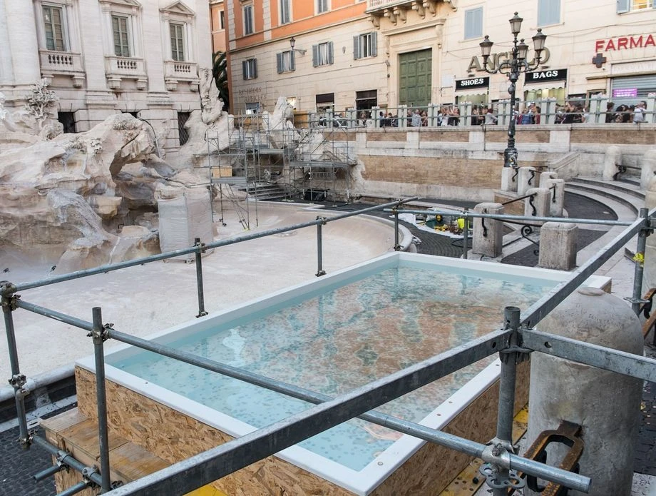 Fontana di Trevi zatvorena, ali euri pljušte: Rimljani smislili rješenje za turiste