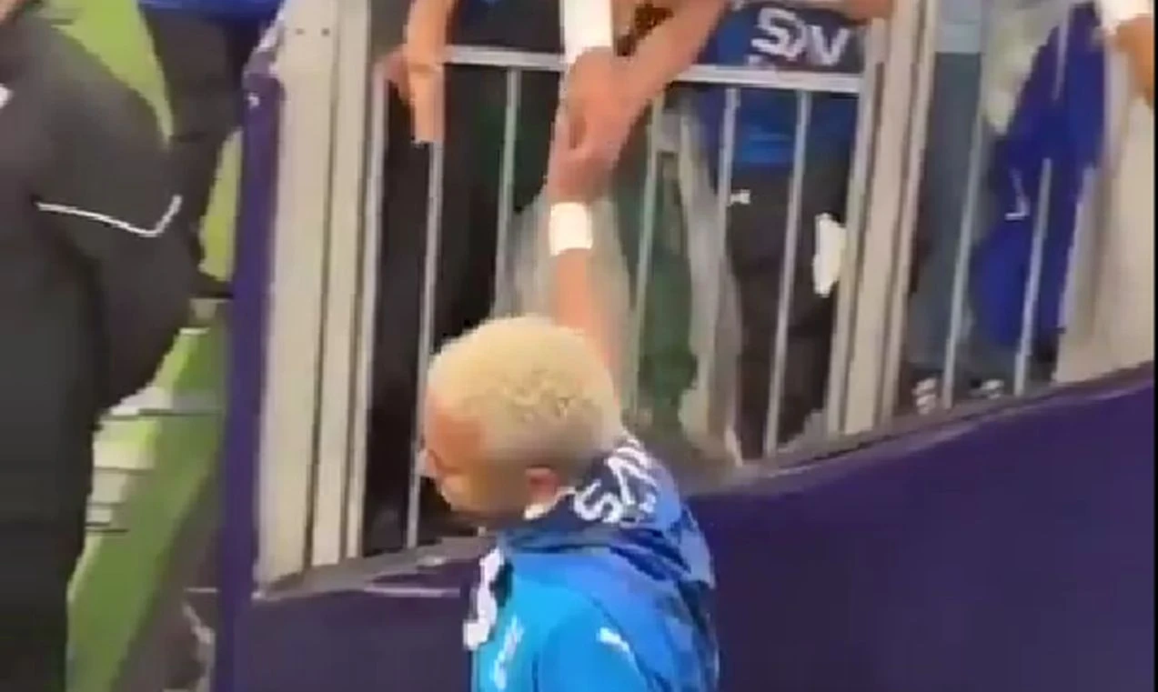 VIDEO I Neymaru navijač na ogradi ukrao prsten