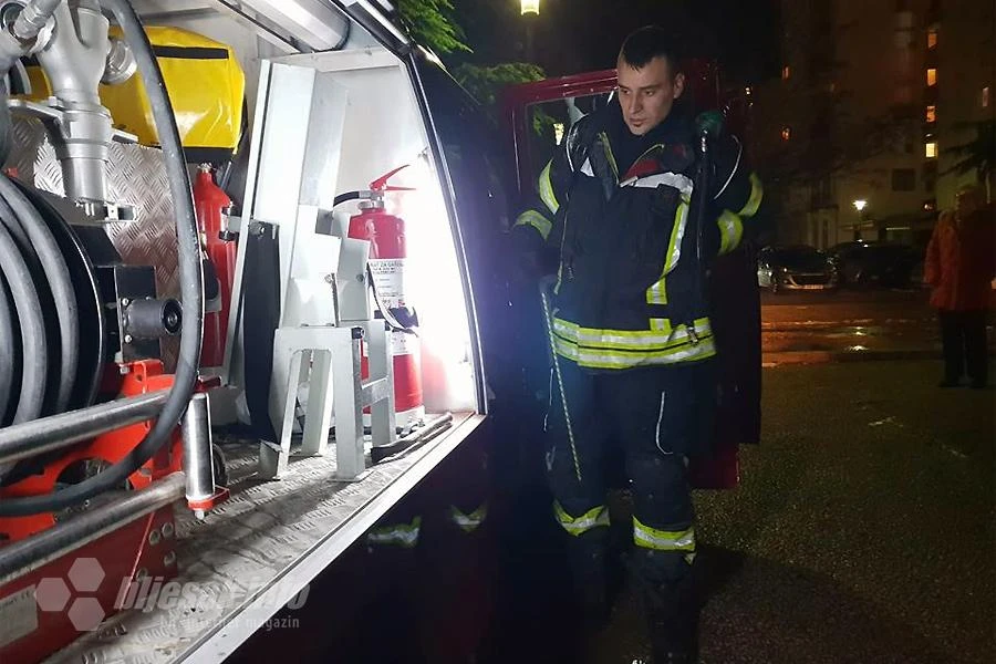 Mostar: Gorio stan u Radićevoj