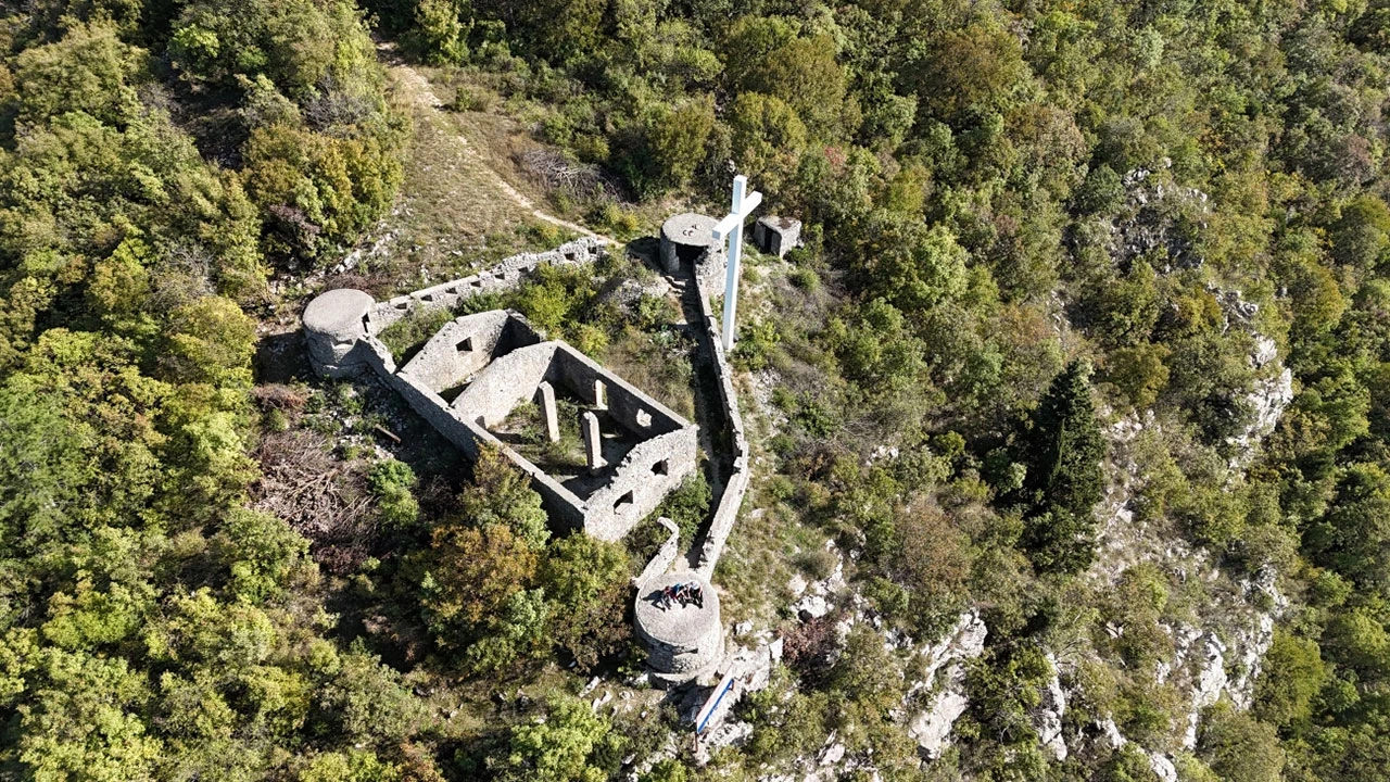 Aktivisti rade na 'oživljavanju' bunkera na Ćavarovom brdu