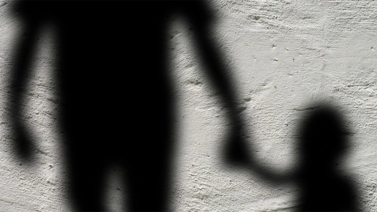 Društvenim mrežama kruži upozorenje: Muškarac mamio djevojčicu u Mostaru