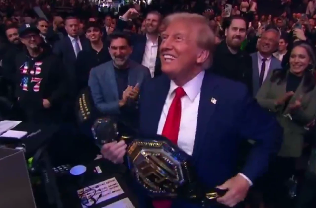 VIDEO I Jones plesao poput Trumpa, poklonio mu pojas 