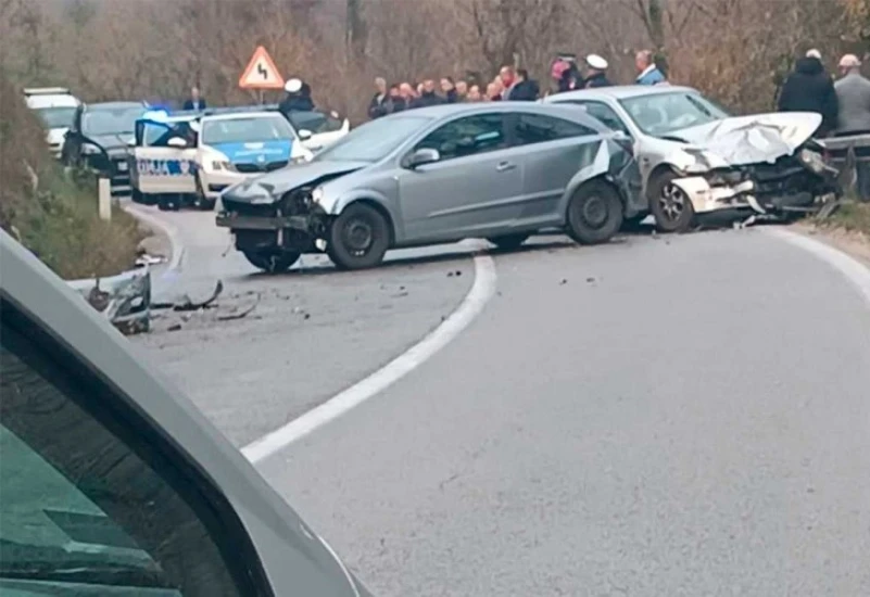 Teška prometna nesreća: Ozlijeđene tri osobe 