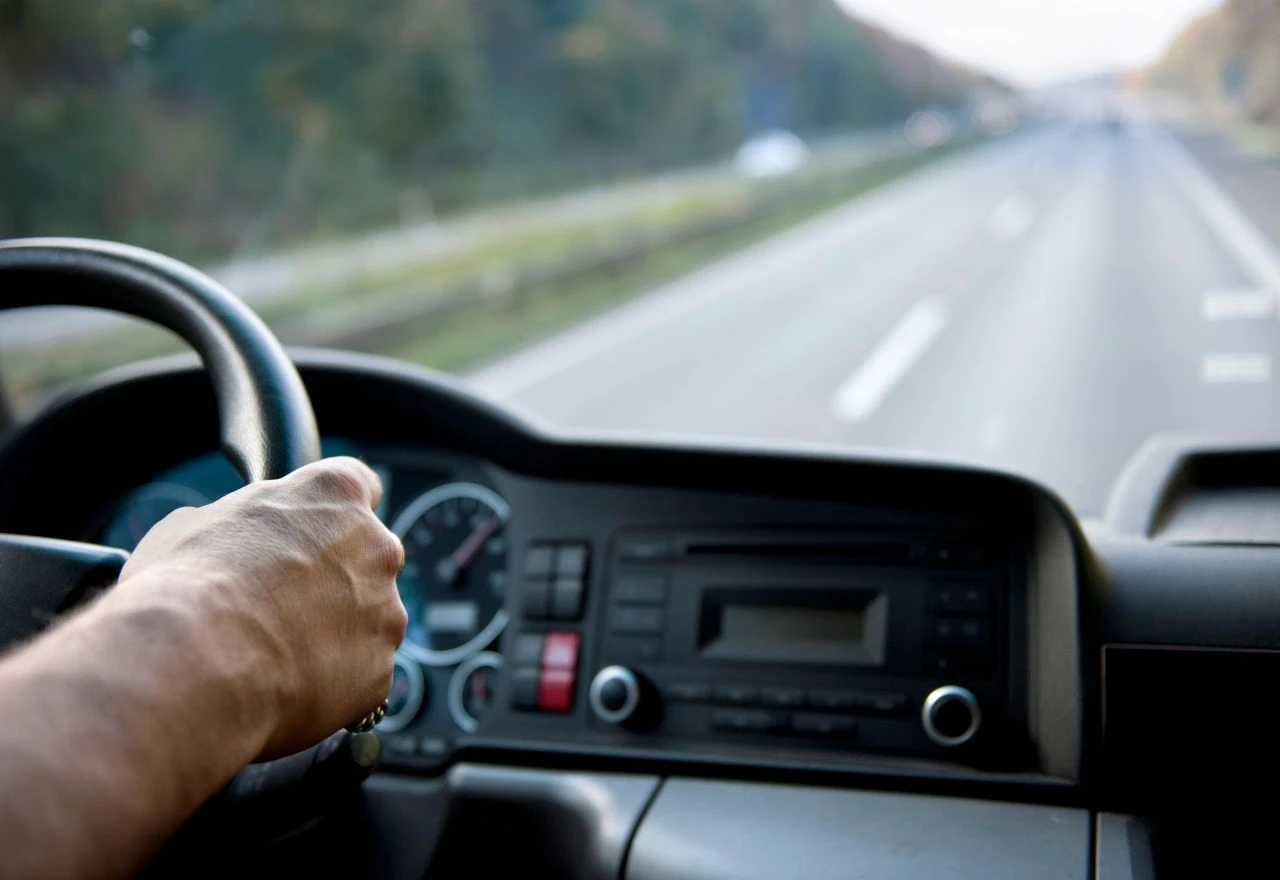 U Čapljini se prevrnuo minibus