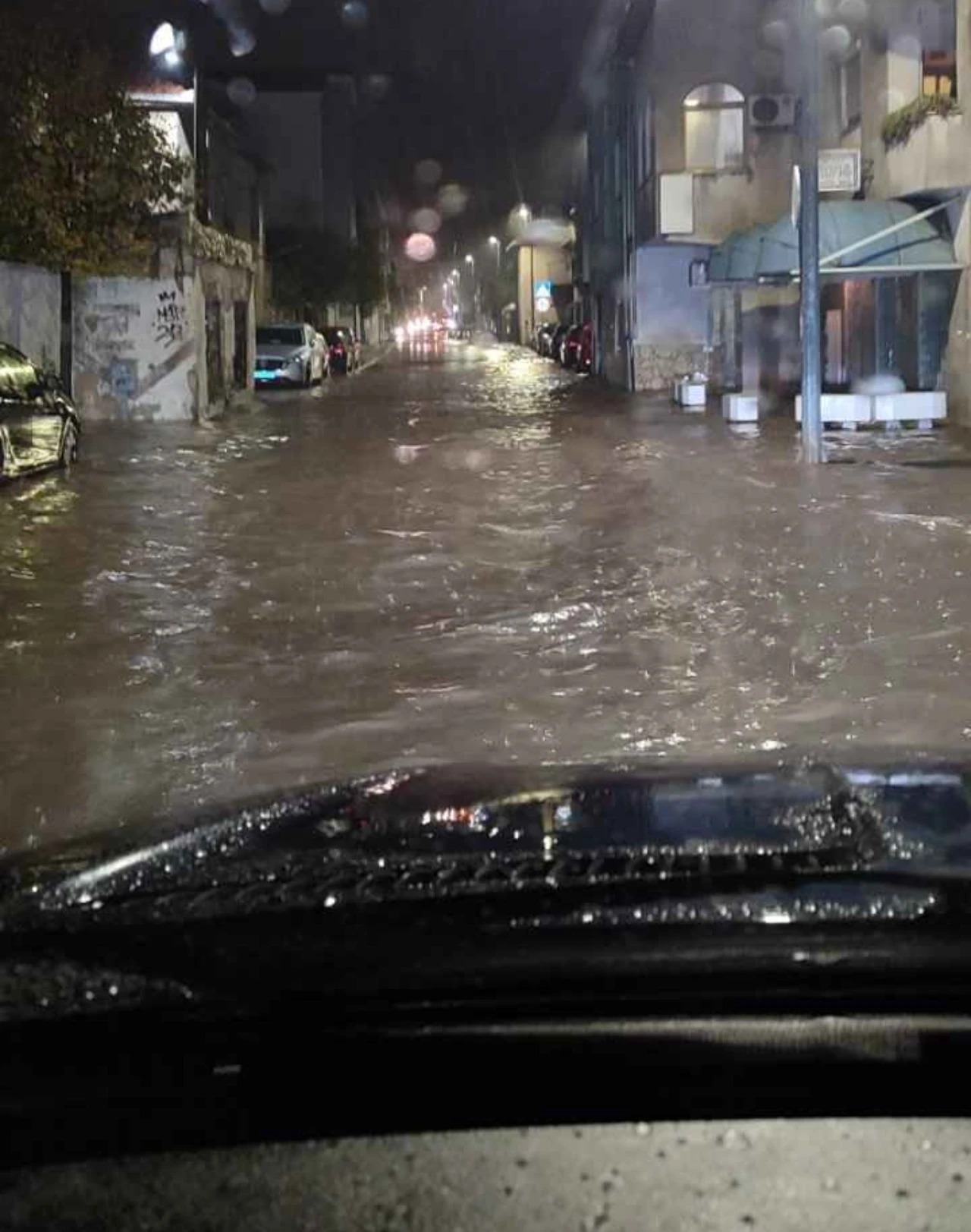 VIDEO | Mostar: Ulice pod vodom