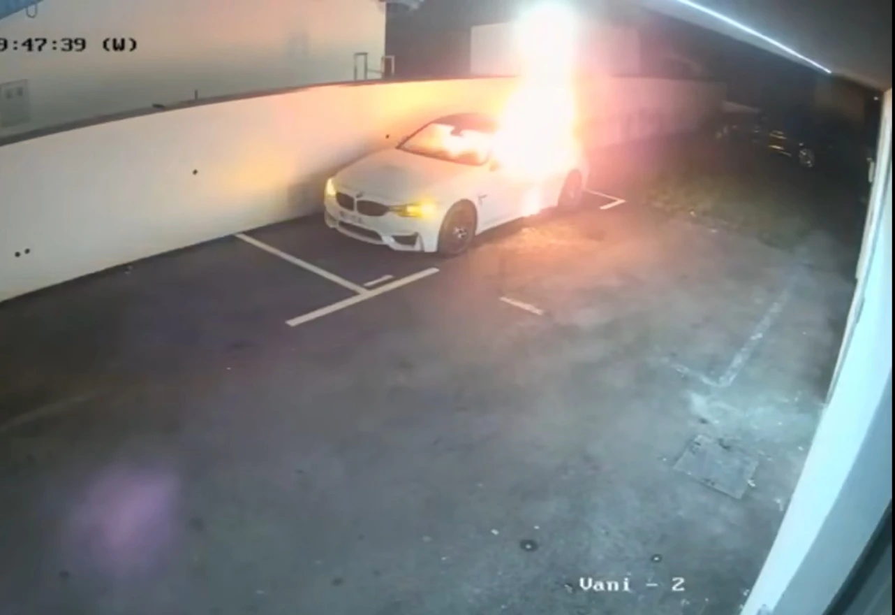 VIDEO | Muškarac polio BMW benzinom pa ga zapalio