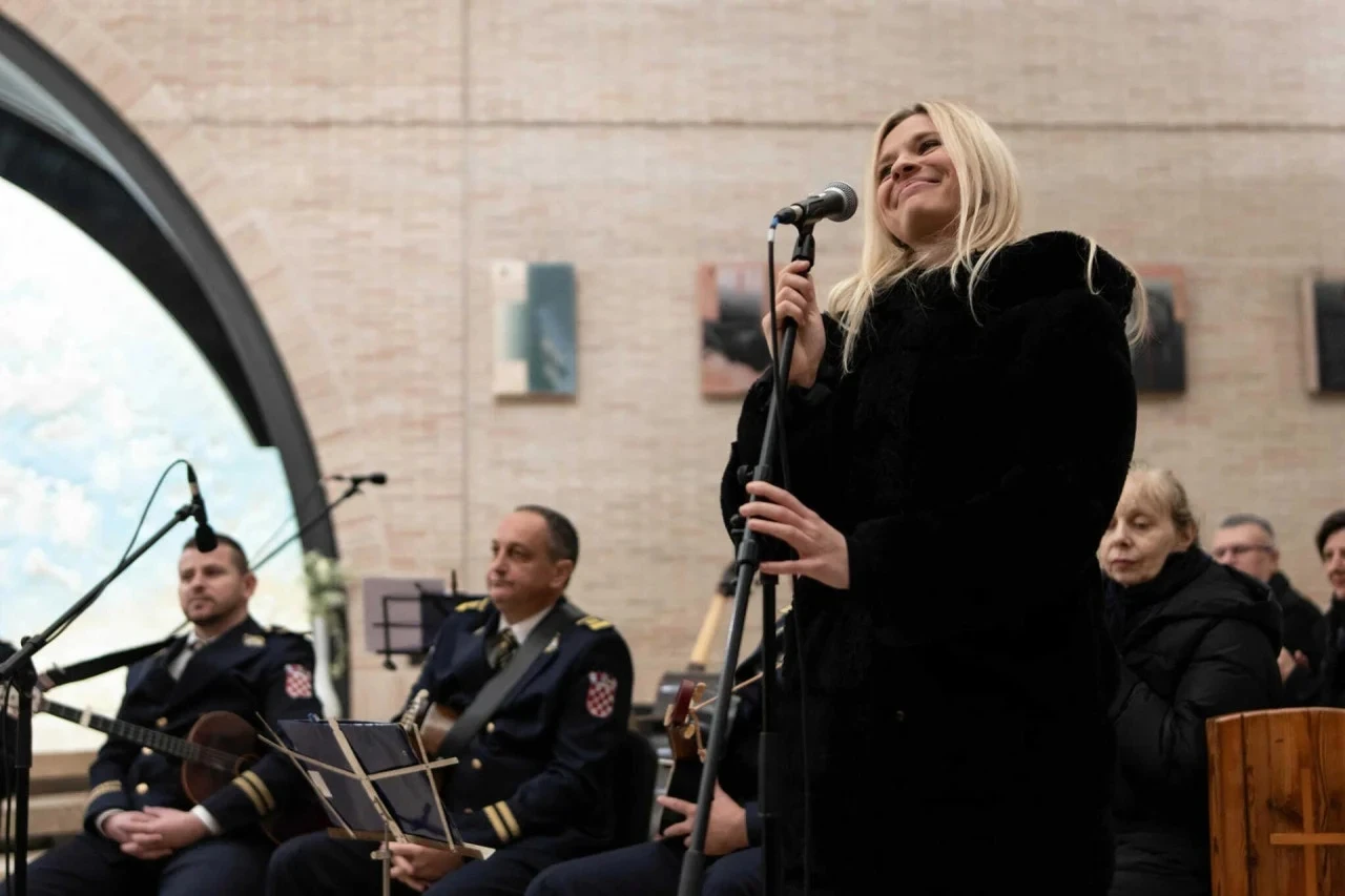Otpjevala Thompsonovu 'Ako ne znaš šta je bilo' pa 'zaradila' tisuće lajkova 