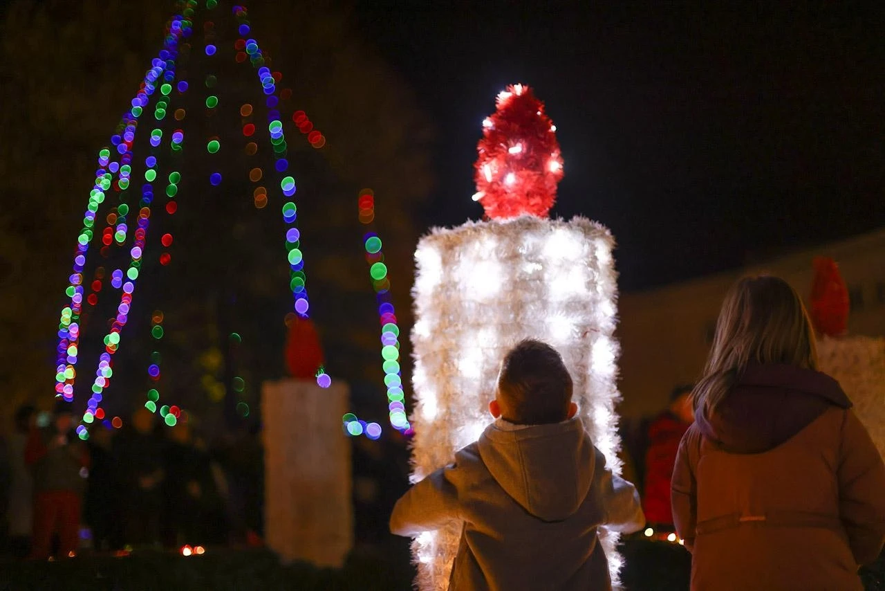 Advent u Mostaru: Paljenje prve adventske svijeće i glazbeni nastupi