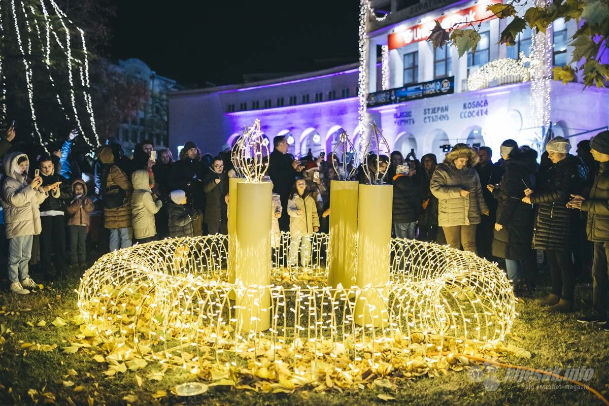 Počeo Advent u Mostaru - Zapaljena prva adventska svijeća