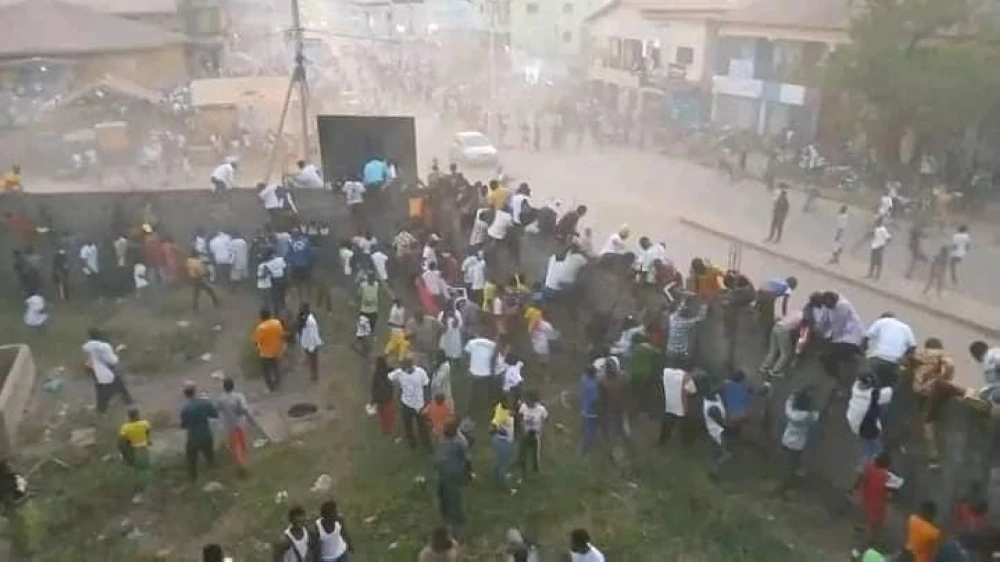 VIDEO I Kaos u Gvineji, neredi na stadionu, ulicama, stotine mrtvih 