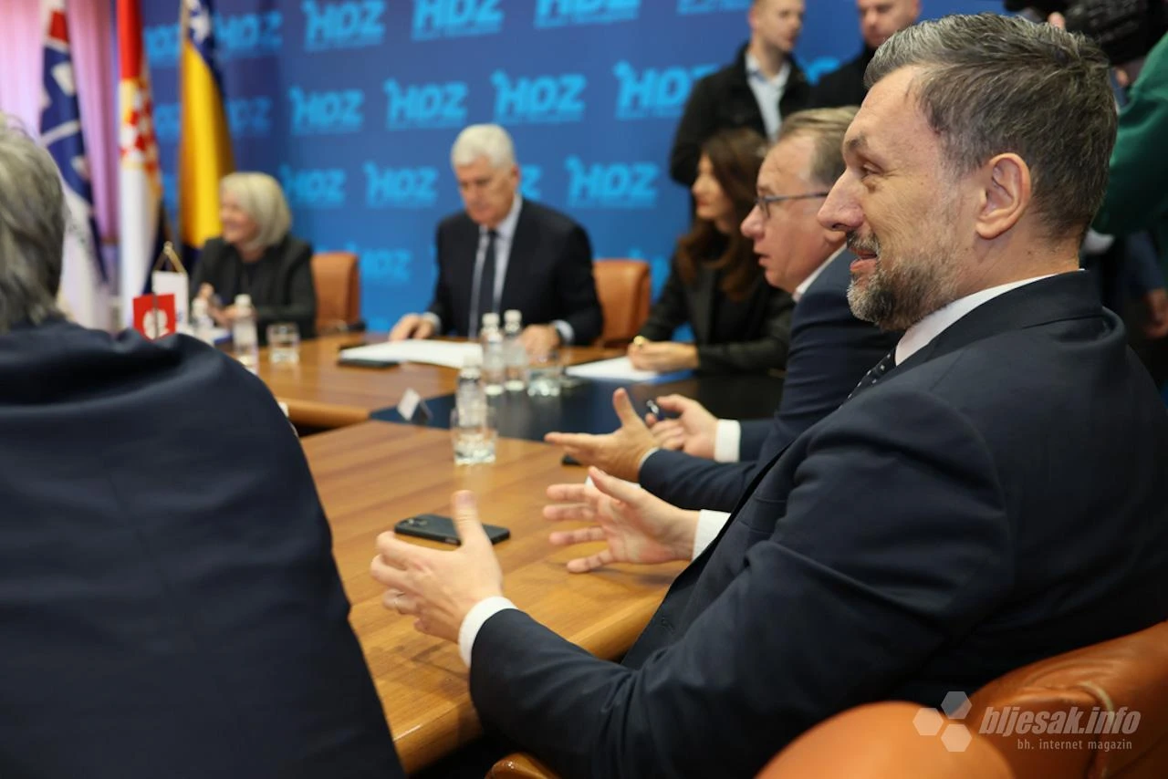Počeo sastanak: U Mostar stigli predstavnici SNSD-a i Trojke