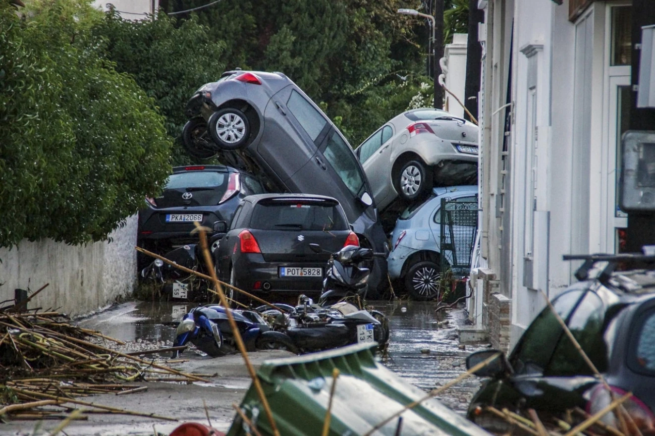 Oluja u Grčkoj uništila ceste, mostove, a ima i mrtvih