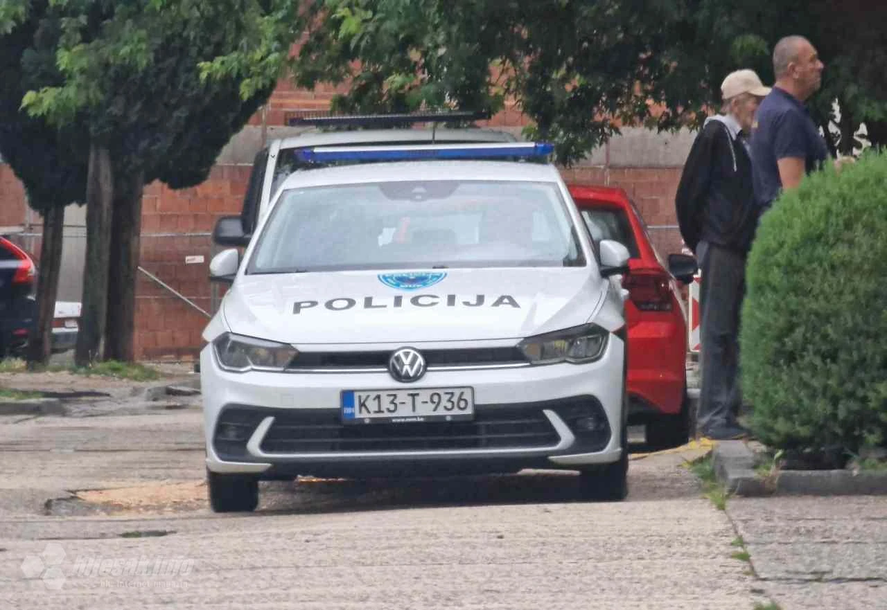 U Mostaru pronađeno ukradeno vozilo; uhićene tri osobe
