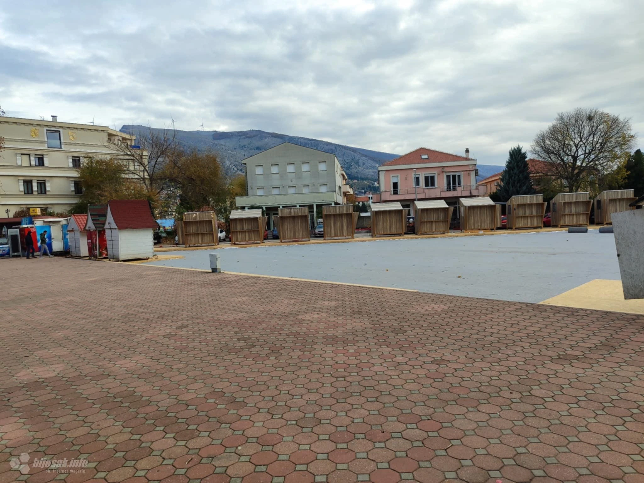 Počelo je! Pogledajte pripreme za Advent u Mostaru