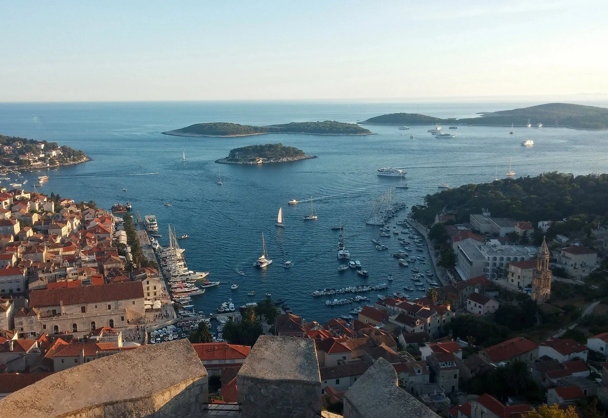 Pogled na Hvar s tvrđave Fortica