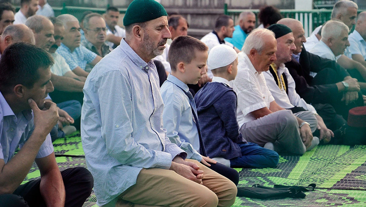 Klanjanje bajram-namaza u Mostaru