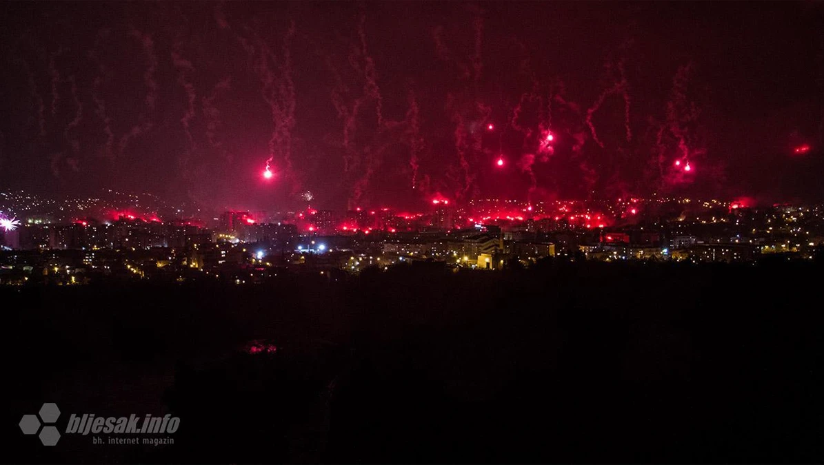 Ultrasi bakljama osvijetlili Mostar