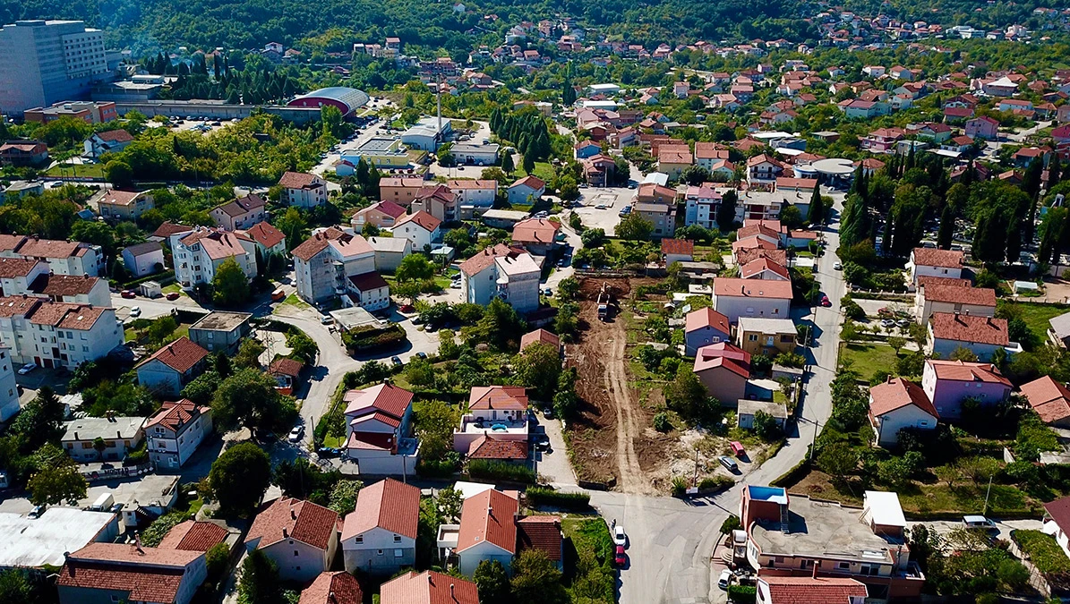 Cesta ide dalje