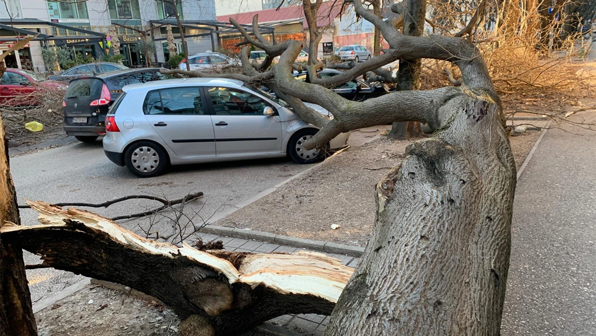 Vjetar uzrokovao ogromne štete u Mostaru