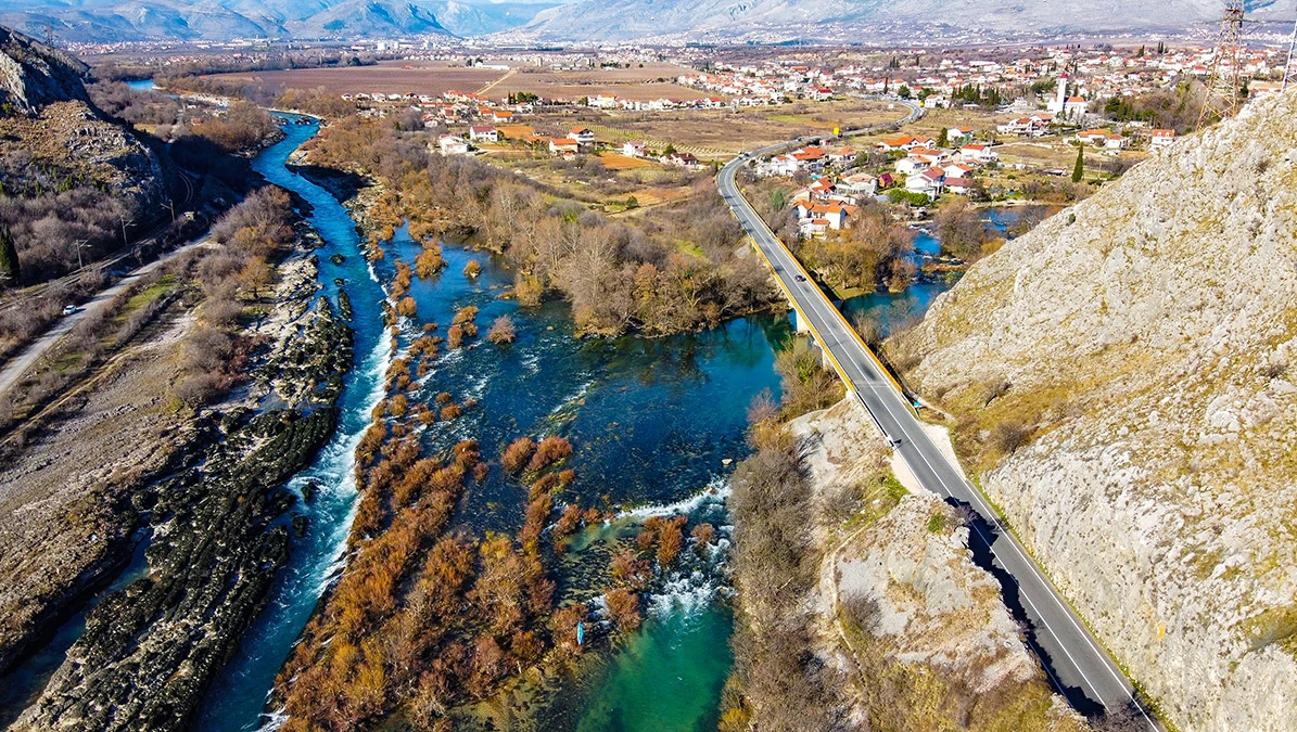 Nebom iznad Bunskih kanala