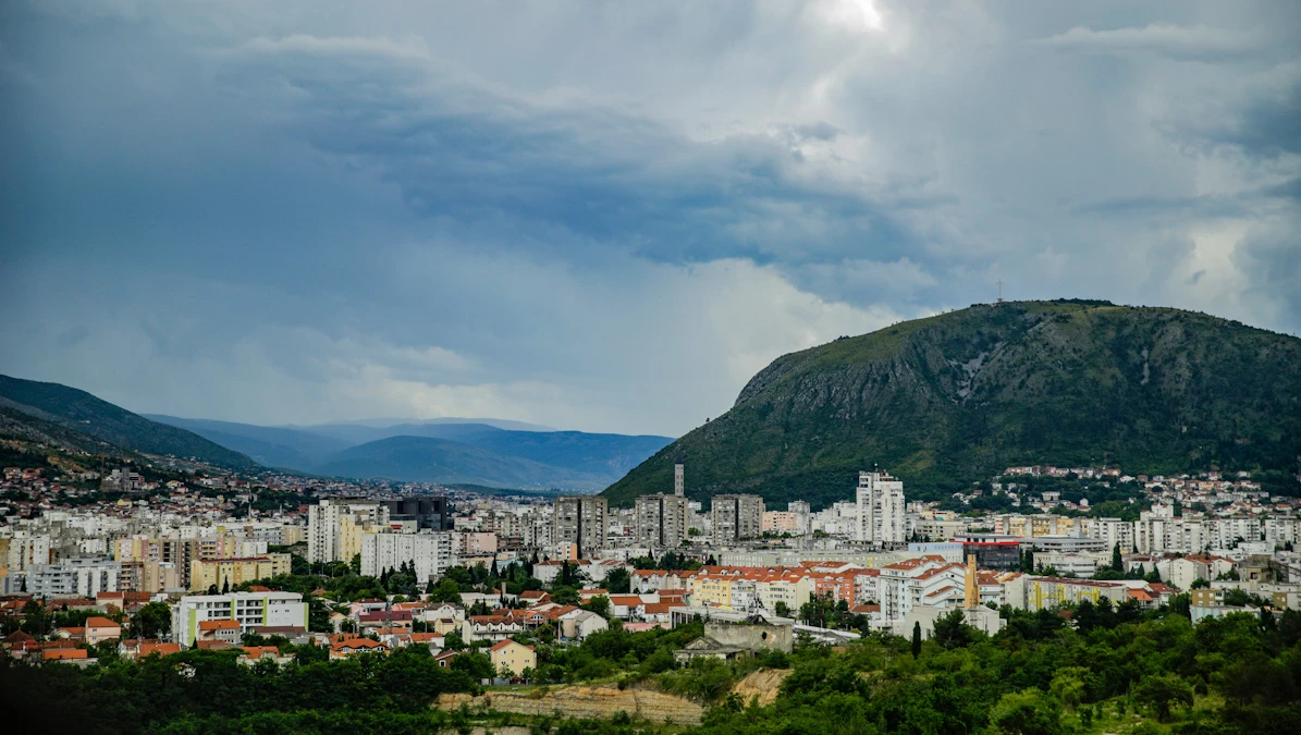 Plavetnilo nad Mostarom
