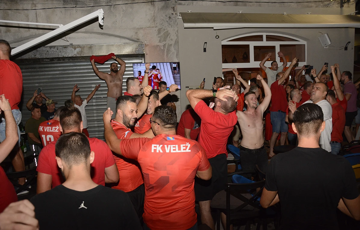 Rođeni zacrvenili Mostar 