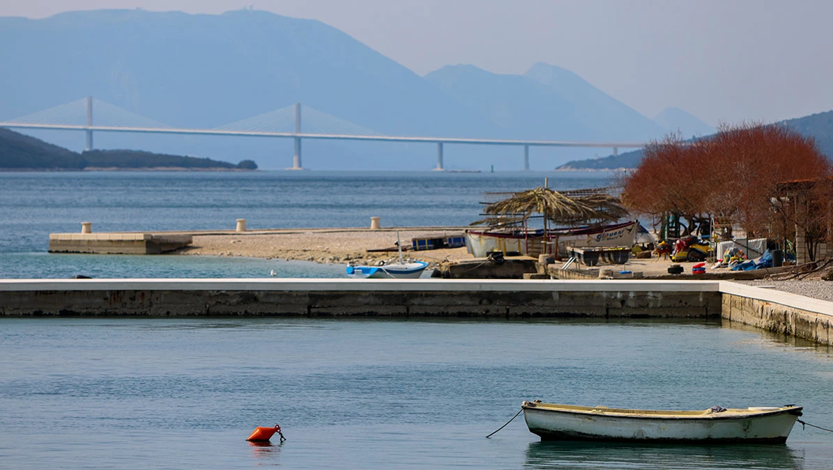 Pogled na Pelješki most iz Neuma