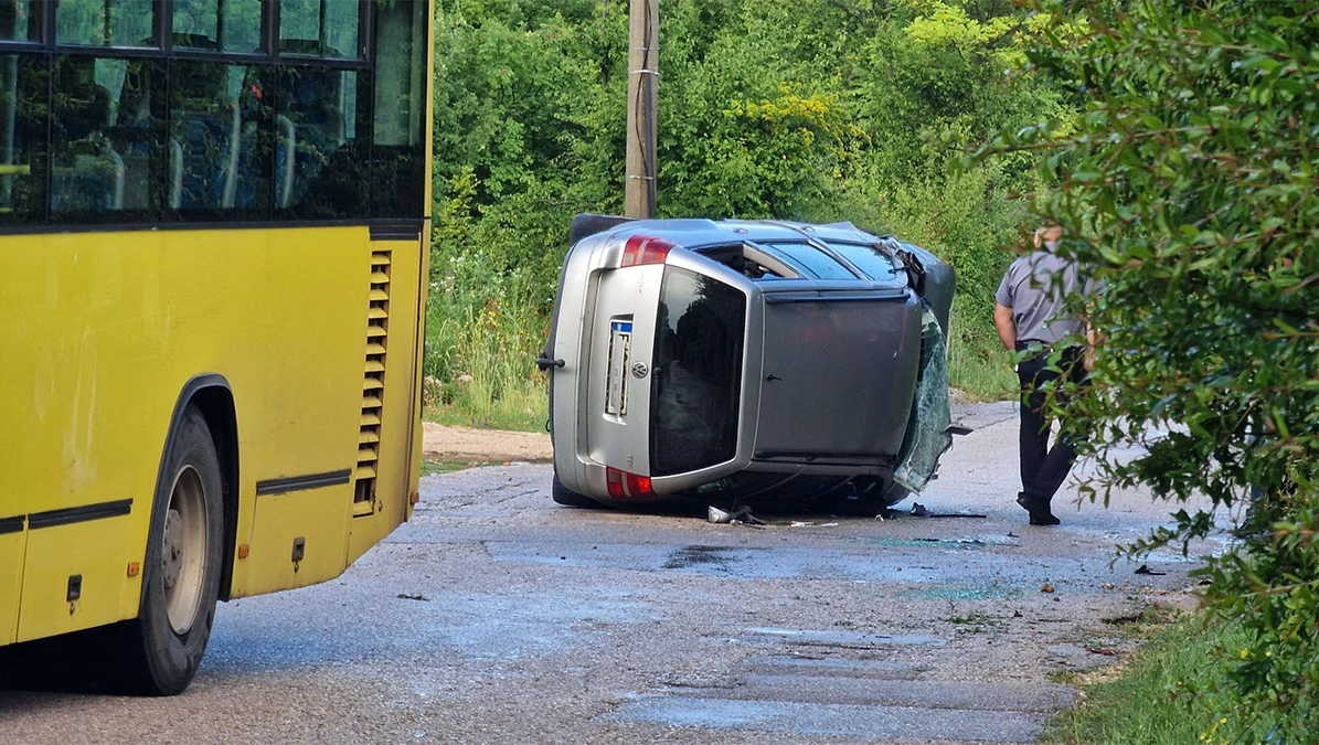 Mostar: Auto na boku