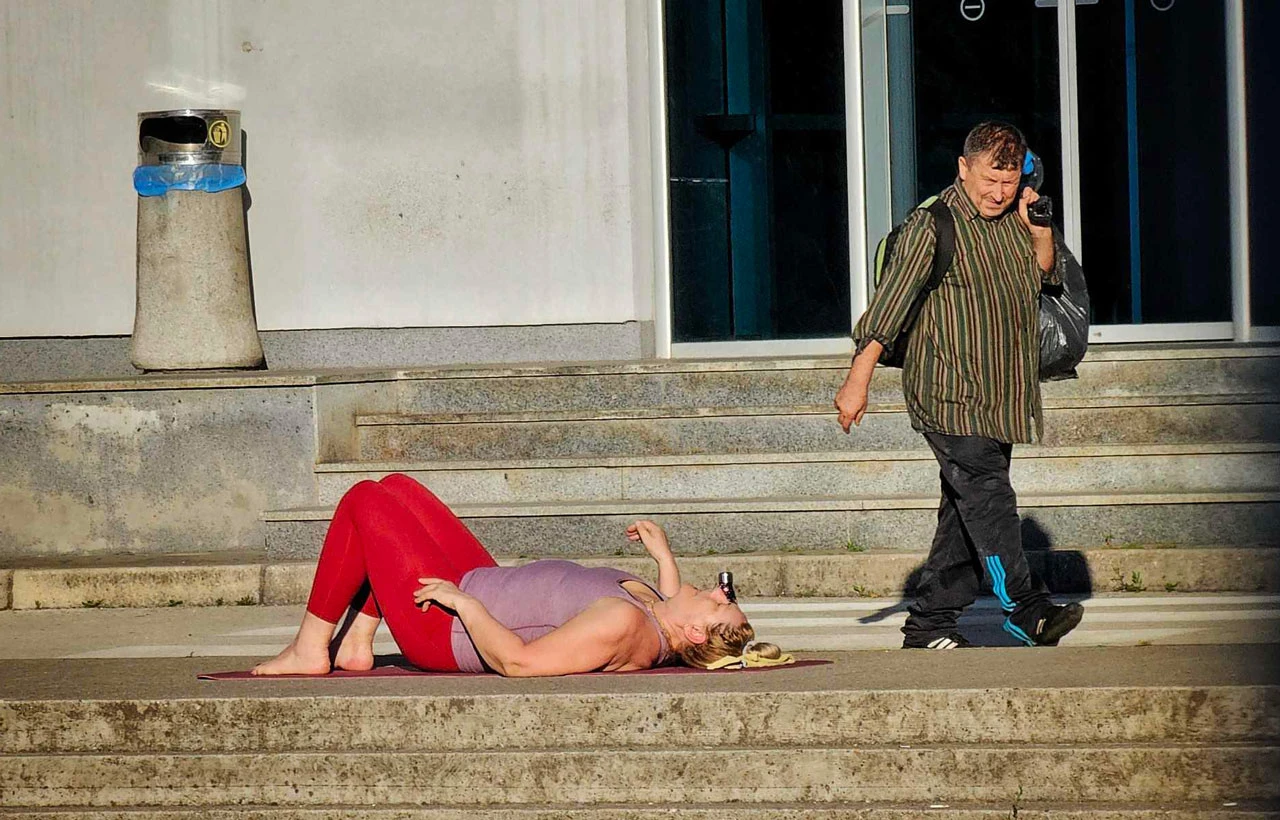 Stigla je sezona sunčanja, Mostarci ne biraju gdje će "uhvatiti" malo boje
