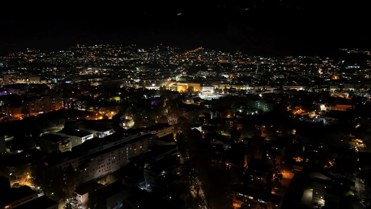Noćna panorama Mostara